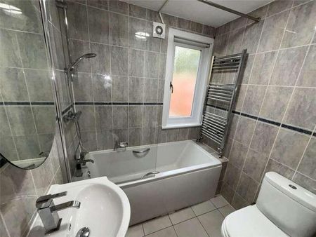 Spencer Road, Mitcham, Surrey, CR4 - Photo 4