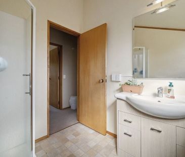 Spacious 4 bedroom home - Photo 1