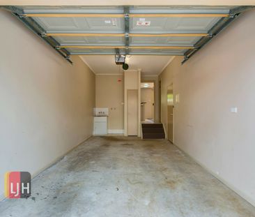 AIRCONDITIONED SPACIOUS 3 BEDROOM TOWNHOUSE IN GREAT LOCATION ! - Photo 2