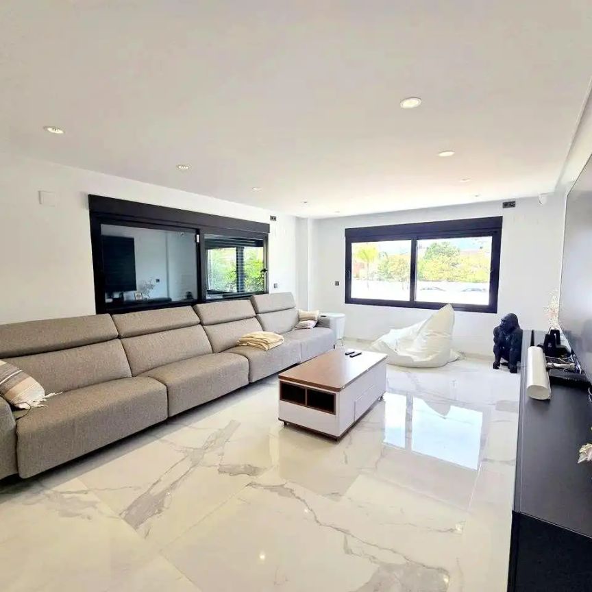 Casa o chalet de alquiler en Carrer del Comtat, Playa de Gandia - Foto 1
