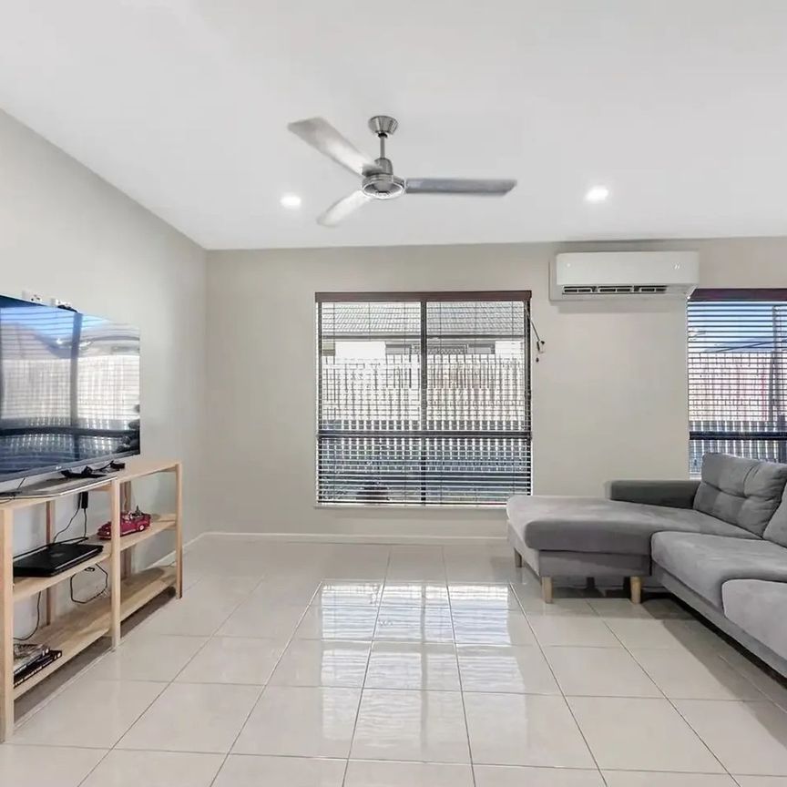 Plantation Palms 4 bedroom must see!! - Photo 1