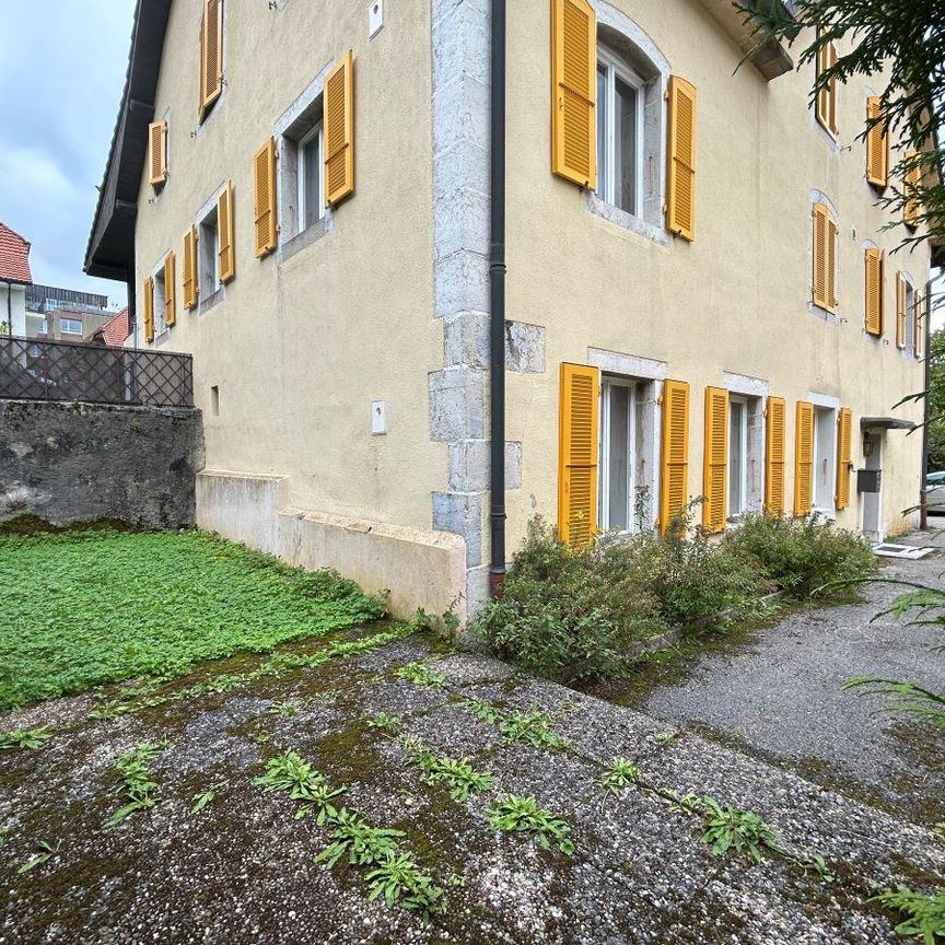 TOTALEMENT RENOVE ! APPARTEMENT DE 4 PIECES AVEC JARDIN PRIVATIF ! - Foto 1