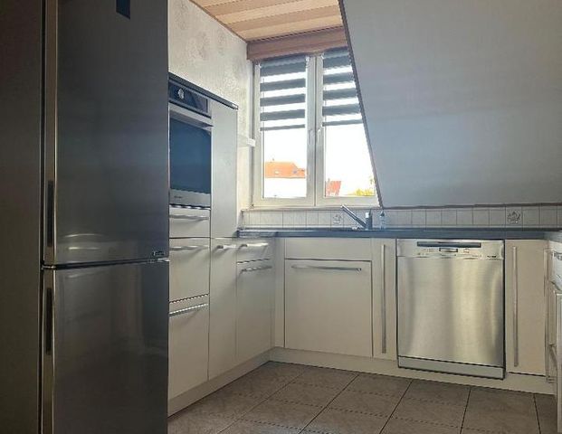 lichtdurchflutete - frisch renovierte - 3 Raum DG Wohnung in ruhiger Lage mit Balkon - Foto 1