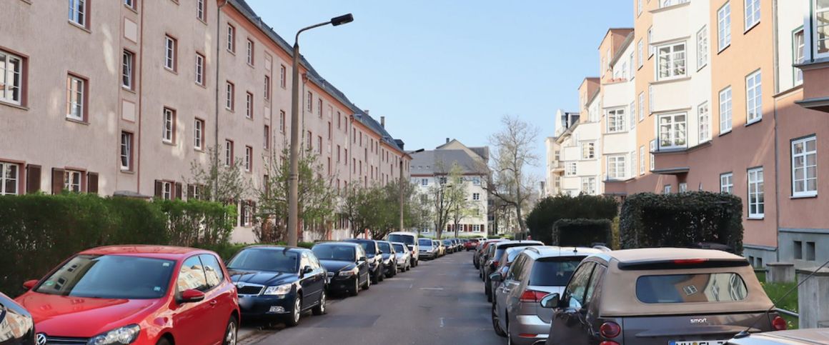 2-Raum • Einbauküche • Laminat • Tageslichtbad • Stellplatz • Kaßberg • Wanne • Anschauen & Mieten - Photo 1