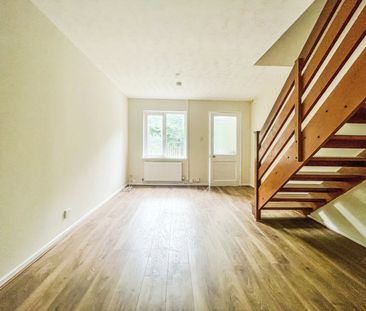 Geraint Close, Thornhill, Cardiff - Photo 1