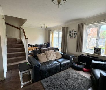 3 bedroom semi-detached house to rent - Photo 2