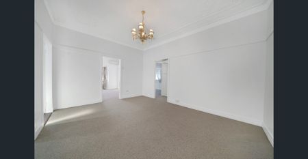 Refreshed Queenslander in the heart of Kalinga - Photo 2