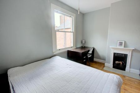 4 bedroom terraced house to rent - Photo 3