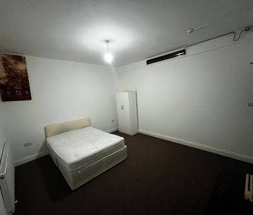 Room in a Shared House, Lansdowne Road, IG3 - Photo 5