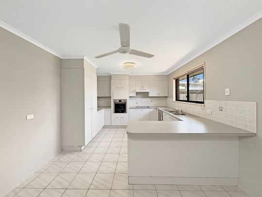 Fresh, Updated Beachside Living in Bokarina! - Photo 1