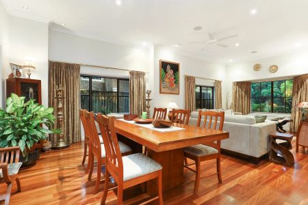 Grand family residence combines luxury with boundless space and privacy - Photo 3