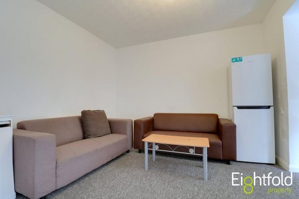 6 bedroom terraced house to rent - Photo 1