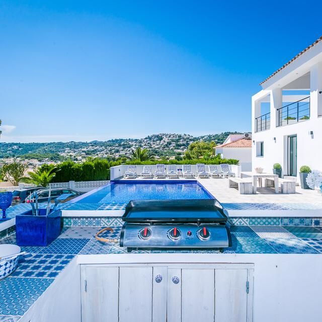 LONG-TERM RENTAL FROM SEPTEMBER 2026. Modern villa with pool and sea views for rent in Moraira. - Photo 1