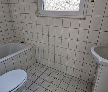 Bezugsfreie Erdgeschosswohnung mit ca. 36 m² Wohnfläche; 1 Zimmer und kleiner Küche - Photo 5