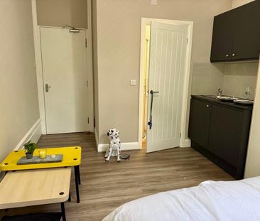 Studio Flat, Linden Mansions, N6 - Photo 4