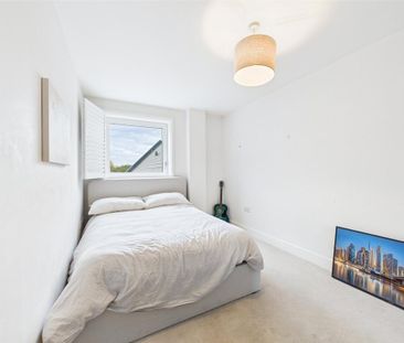 2 bedroom penthouse to rent - Photo 2