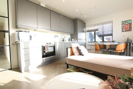 2 bedroom penthouse to rent - Photo 3