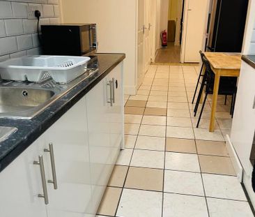 1 bedroom in a house share to rent - Photo 6