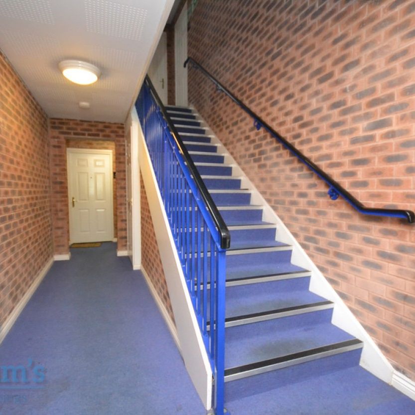 2 bed Flat for Rent - Photo 1