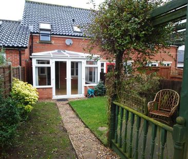 2 bedroom terraced house to rent - Photo 2