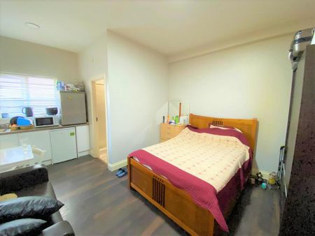 Studio to rent - Photo 2