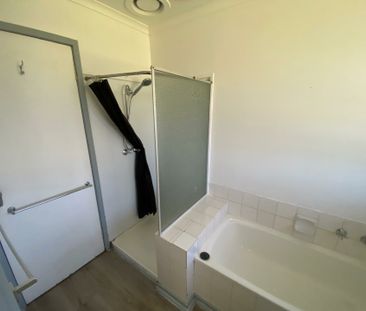 16 Village Drive, Hampton Park VIC - Photo 6