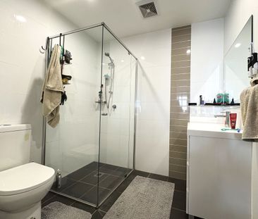 TOP FLOOR TWO BEDROOM APARTMENT IN BELMORE ! - Photo 3