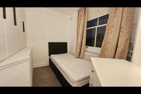 2 Bed Flat, St Georges Square, SW1V - Photo 3