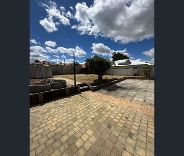 10 Brathwaite Road, Lockridge, WA 6054 - Photo 6