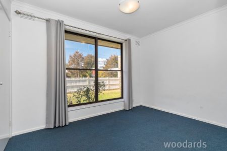 Spacious 3 Bedroom Home - Photo 3