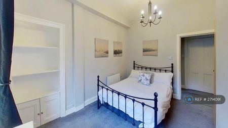 11 bedroom flat to rent - Photo 4