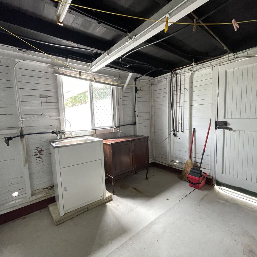 Large & airy open plan - Photo 1