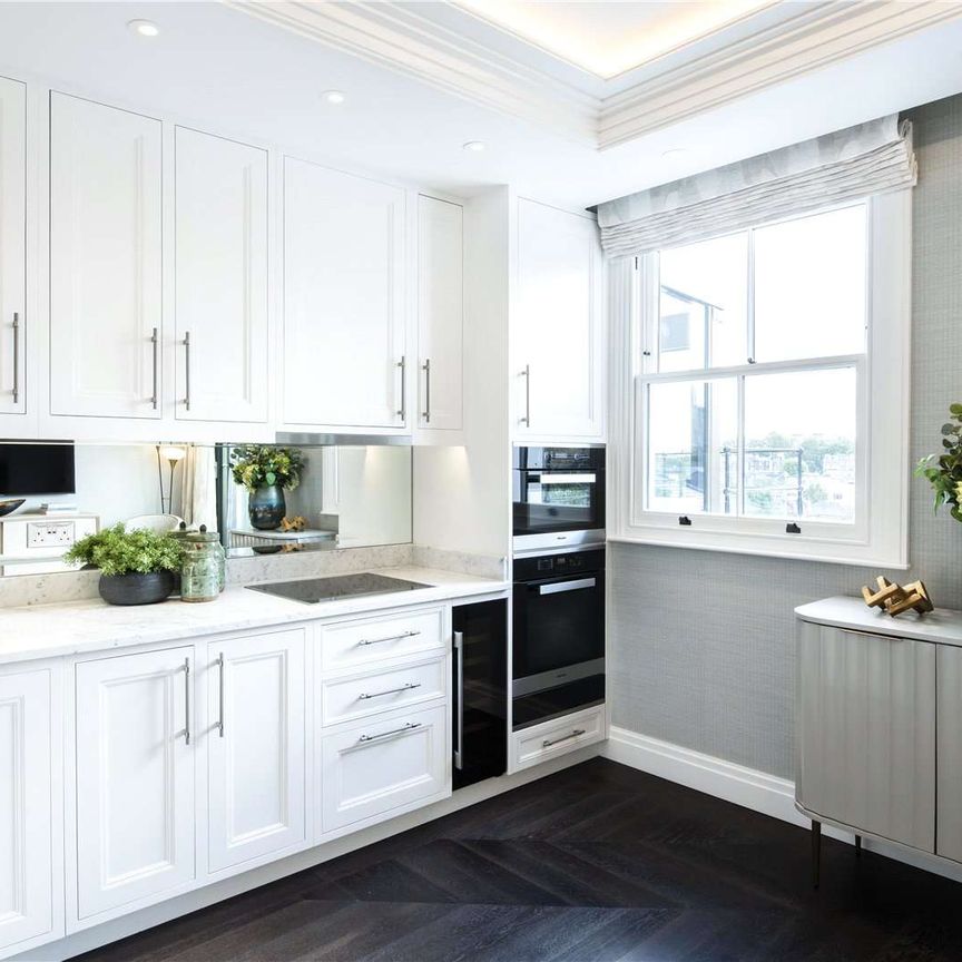 Immaculately presented apartment with terrace - Photo 1