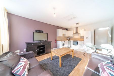 3 bedroom apartment to rent - Photo 2