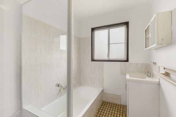 9 Merron Street, Logan Central QLD 4114 - House For Rent | Domain - Photo 1