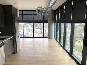 Executive 2 bedroom in No1 River Landing - Photo 2