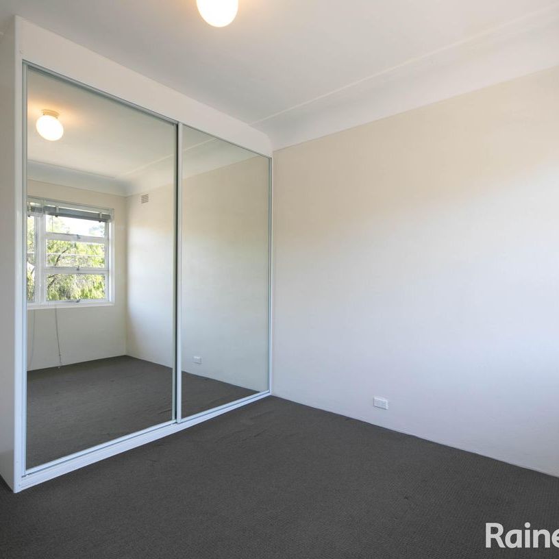 Chic One-Bedroom Apartment in Prime Randwick Location - Photo 1