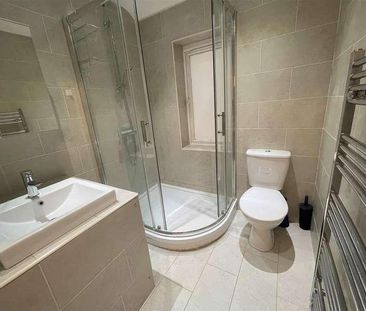 Bedroom House With Garden And Own Driveway - Edgware, HA8 - Photo 4