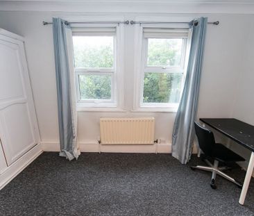 St Michaels Lane, Headingley, Leeds - Photo 1