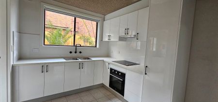 Perfectly Positioned Renovated Townhouse - Photo 4