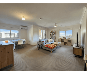 Conveniently Located Two Bedroom Apartment - Photo 2