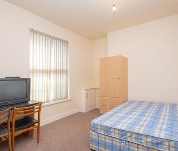 3 Fitzroy Avenue, Belfast, BT7 1HS - Photo 2