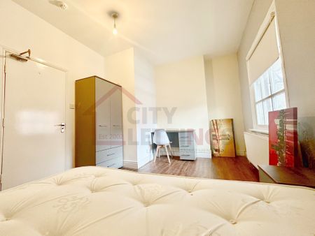 6 Bedroom Flat - Photo 3