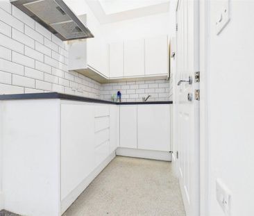 Property to rent - Photo 2