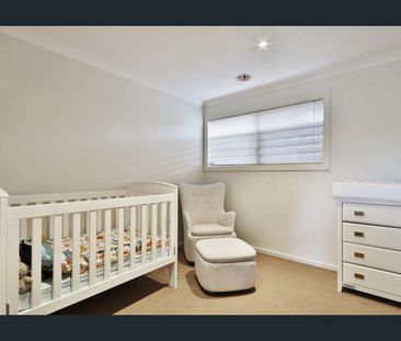 Stunning Three-Bedroom Townhouse - Photo 5