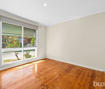 Stylish & Sun-Filled 2-Bedroom Unit in Prime Location - Photo 2