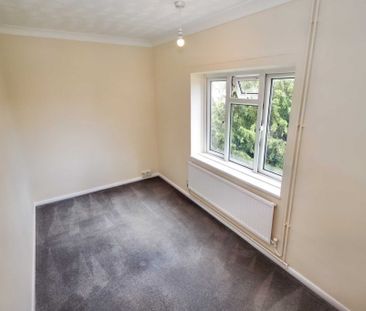 2 bed Flat for rent - Photo 2