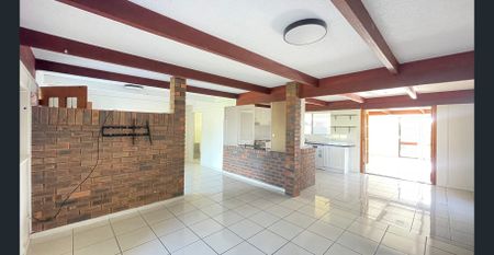 14 Pine Street, Hillcrest, Qld 4118 - Photo 3