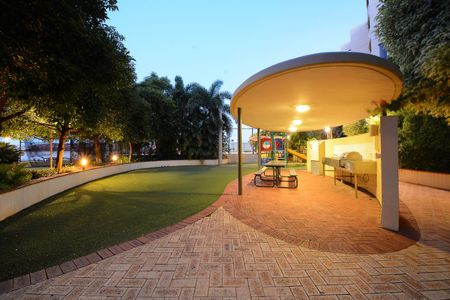 EXECUTIVE GROUND FLOOR RESORT STYLE RESIDENCE - IN THE PRESTIGIOUS HASTINGS OVER MINDIL - Photo 4