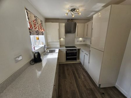 3 bed Detached - To Let - Photo 5